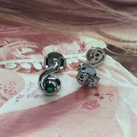 Sterling Silver 925 Stud Earrings - Picture 5 of 7